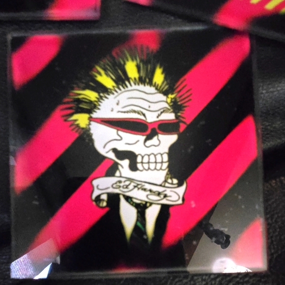 Ed Hardy Glass Skull Coasters - Pink and Black - Picture 5 of 9